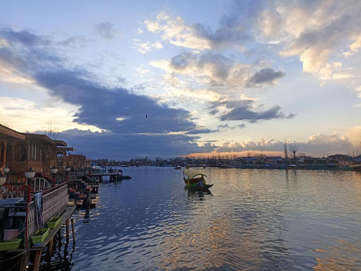 Goona Palace Houseboats Srīnagar Exterior foto
